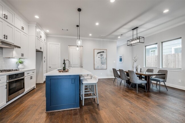 Photo - 4708 Merwin St