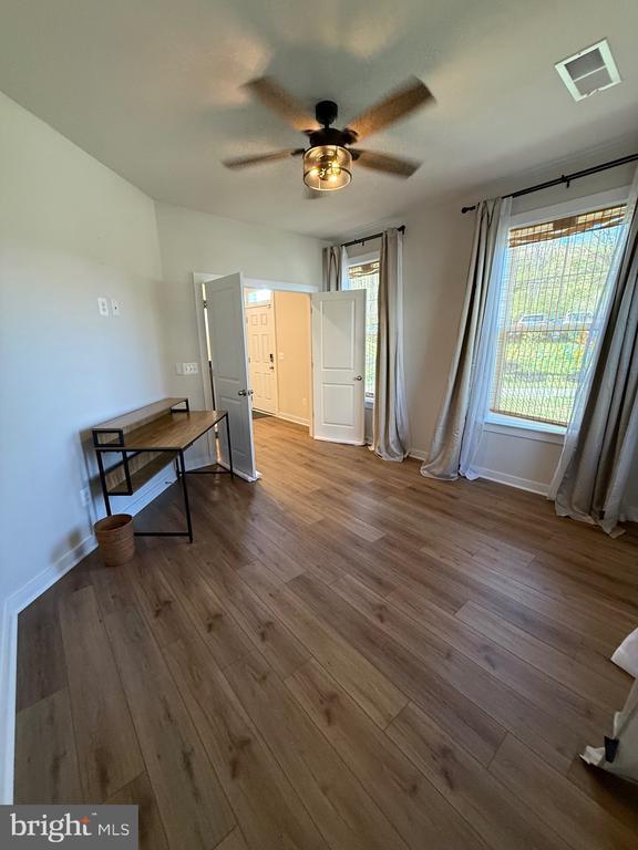 Photo - 128 Kinross Ln