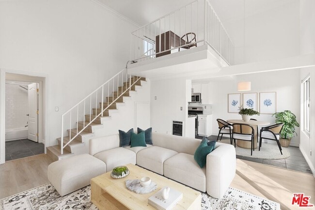 Building Photo - 1125 Pico Blvd Unit 209 Rental