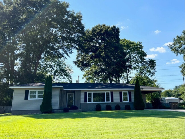 Building Photo - 1711 Pennylane SE