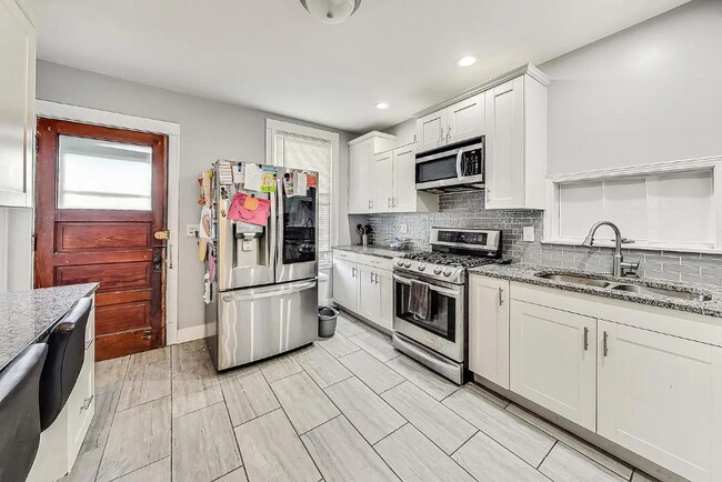 Photo - 2541 N Hamlin Ave Unidad Apt 1