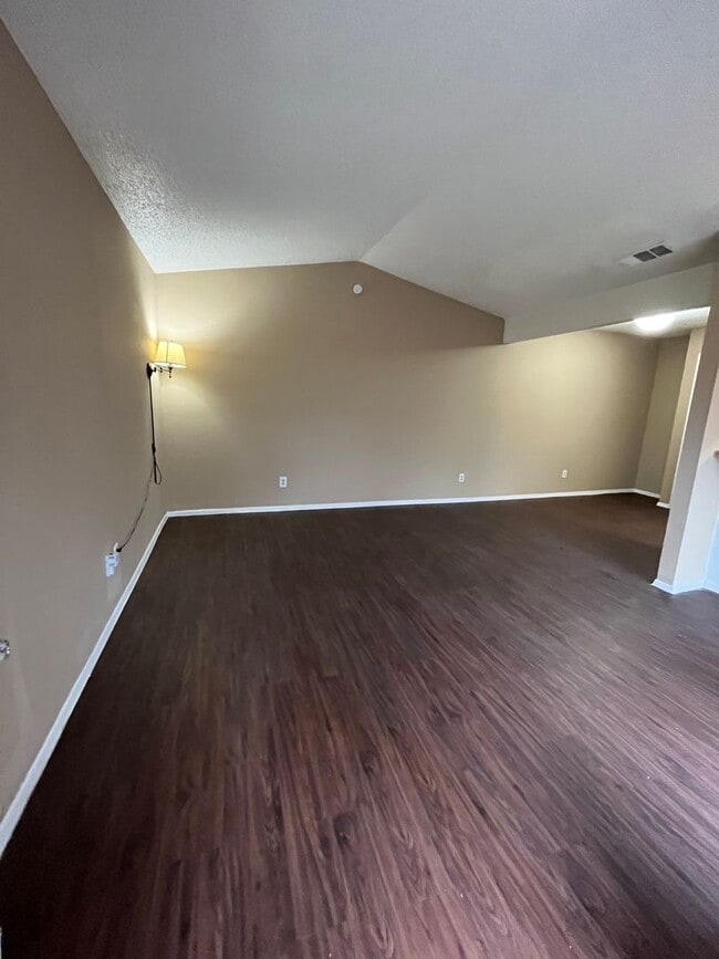 Building Photo - 806 Sirocco Dr Unit 806 B Sirocco Dr. Rental