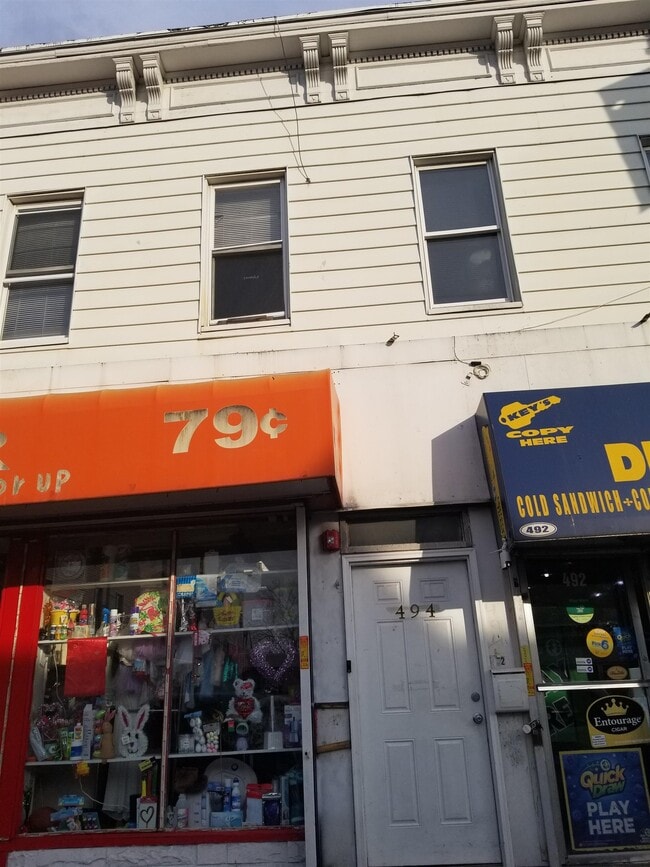 Building Photo - 494 West Side Ave Unit 1