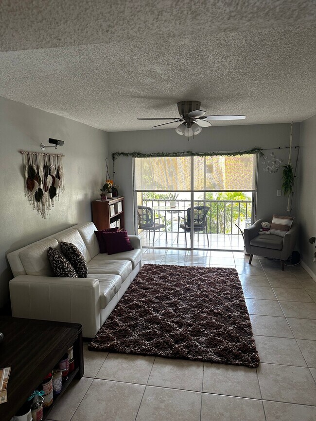 Photo - 450 NW 20th St Unit 209