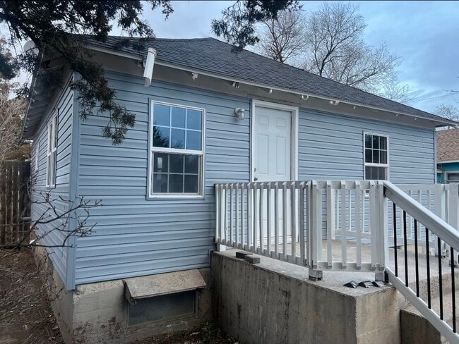 Front of house (before new gutters) - 715 W 8th St House