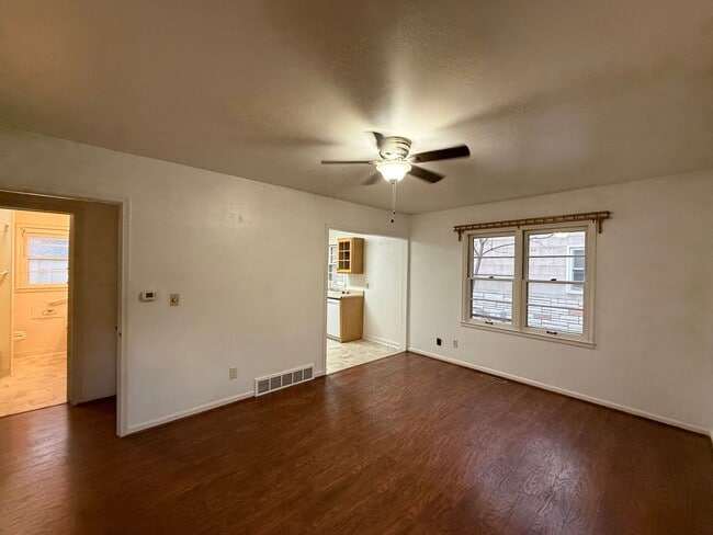 Photo - Two bedroom, One bathroom, Pet Friendly Ho...