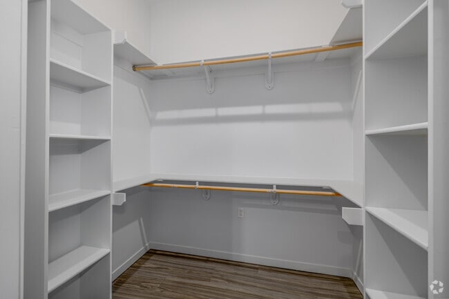 2BR, 2BA - 1,103SF - B2 - First Walk-In Closet