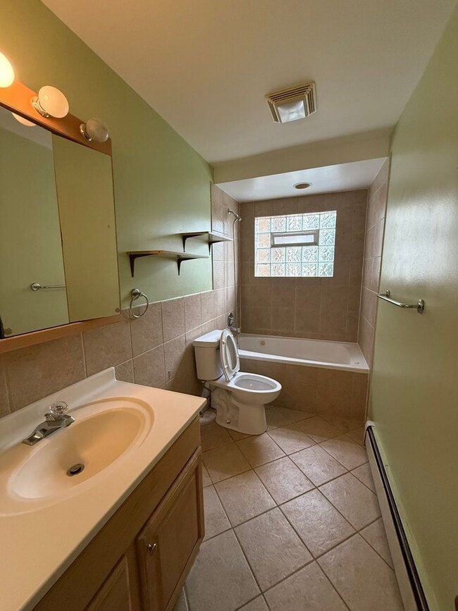 Photo - Bright 1bedroom/1bath Apartment Close to T...