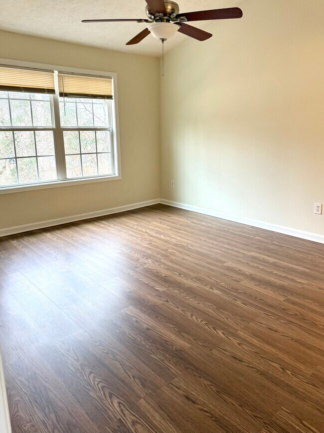 Photo - 389 Edgefield Dr