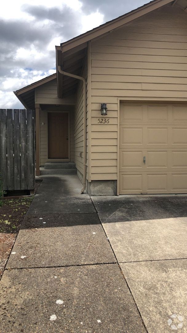 Building Photo - 2-Bedroom Duplex in Prime Corvallis Location! Rental