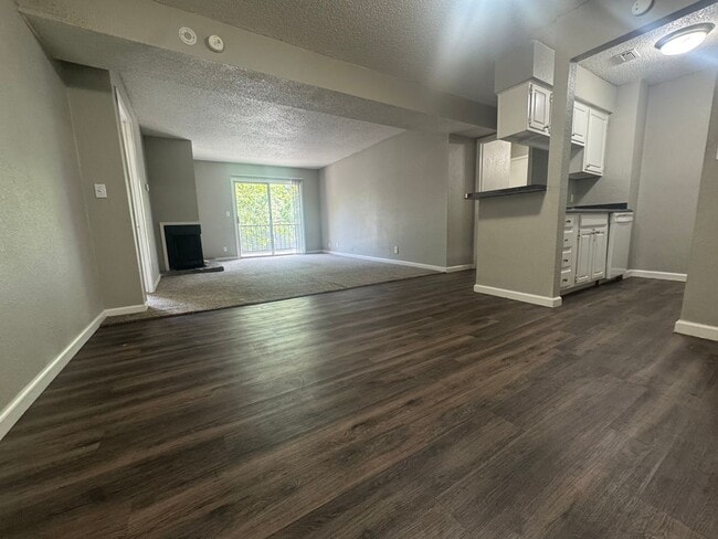 Building Photo - 2421 E 55th Pl Unit 2421 E. 55th Pl. 40 Rental
