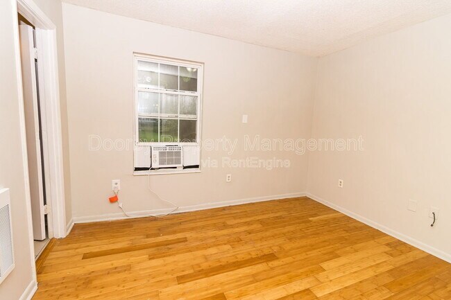 Photo - 5345 Lazard St
