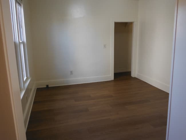 Photo - 1418 Woodland Ave NW