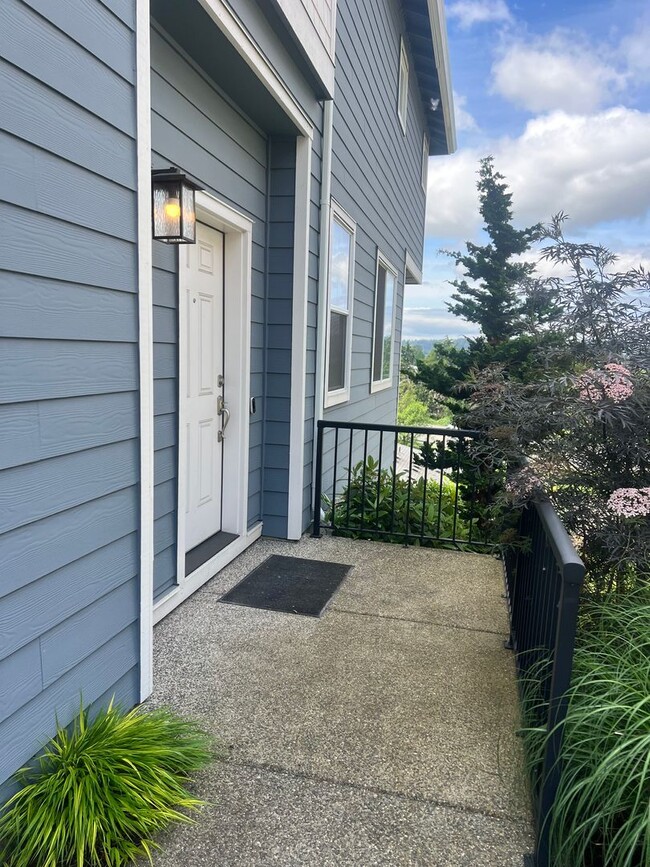 Photo - Beautiful Sunridge Townhome in Kent.