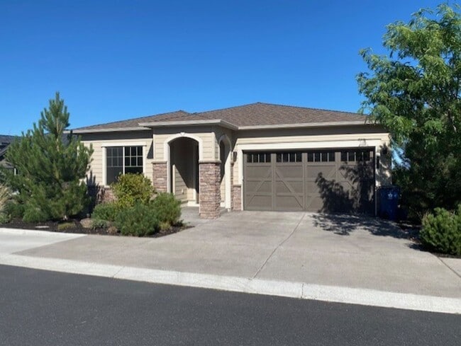 Custom home looking over Rivers Edge golf ... - Custom home looking over Rivers Edge golf ...