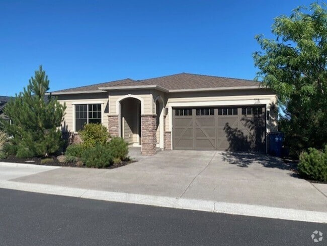 Building Photo - Custom home looking over Rivers Edge golf ...
