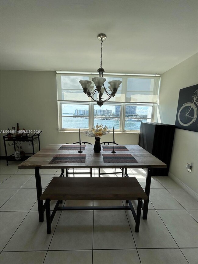 Building Photo - 2016 Bay Dr Unit 407