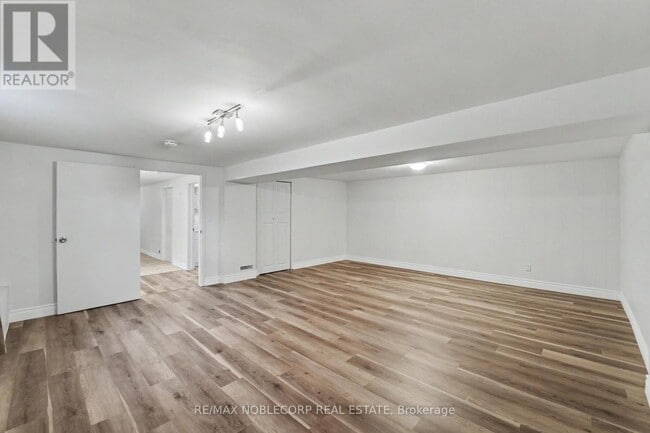 Photo - 3519 Laddie Crescent