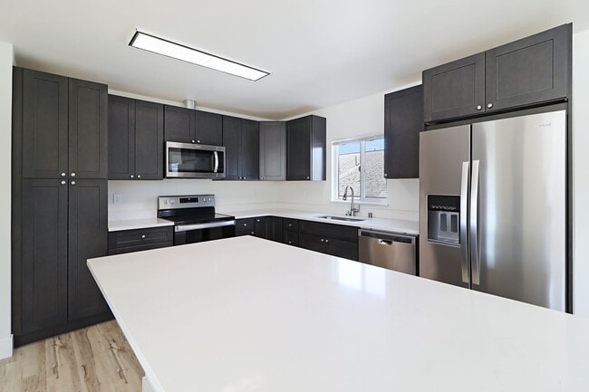 Photo - 3 Bed 2 Bath - Excellent Condition - WSG Included - Pet Friendly - Island Hospital