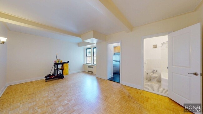 Building Photo - 95 Christopher St Unit 9C Rental