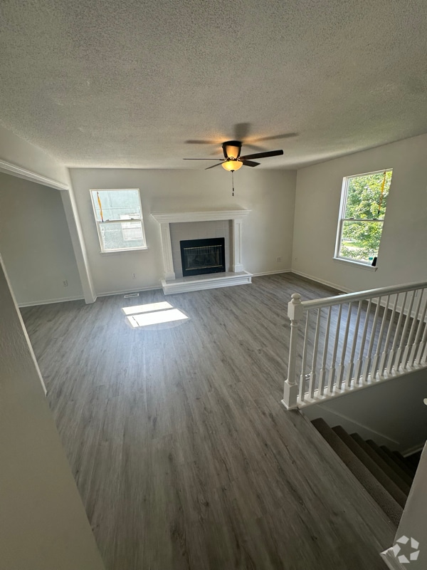 Building Photo - 1827 Gates Dr W Rental