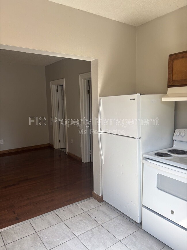 Building Photo - 431 W G St Unit 5 Rental