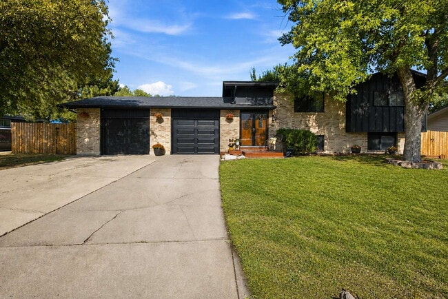 Building Photo - Beautiful 4BED/2BA Tri-Level Home in Widefield Country Club Heights