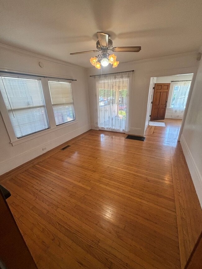 Photo - 2 bedroom home w/a beautiful backyard! AVAILABLE NOW!