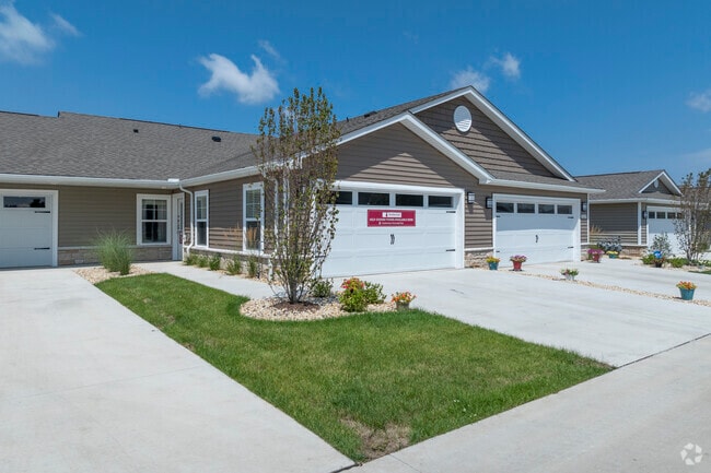 Building Photo - Redwood Oswego