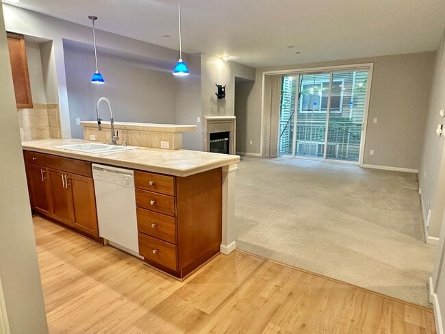 Building Photo - Beautiful 1 bed condo in the heart of Bell... Unit 202