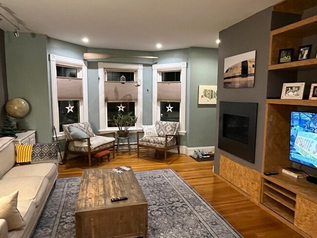 Building Photo - 11 Edwards St Unit 1