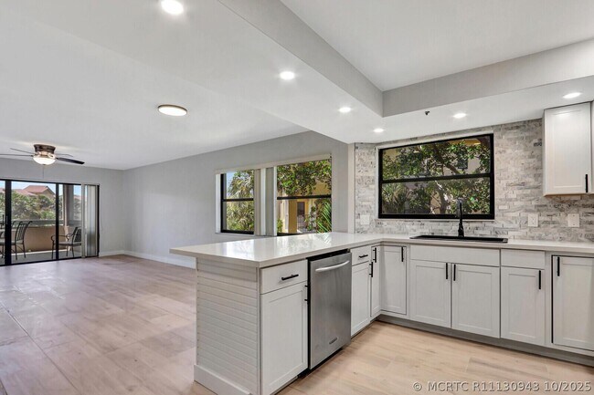 Photo - 700 Uno Lago Dr Unit 301