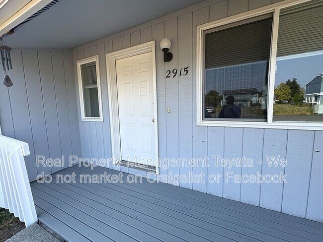 Photo - 2915 Moore St