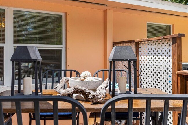 Photo - 2201 Park St N