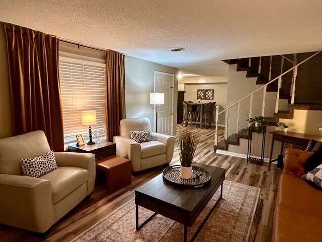 Photo - 917 Davis Blvd