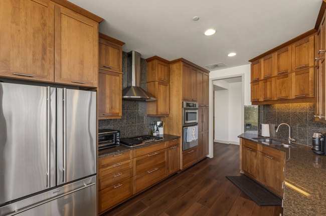 Photo - 700 W 31st St Unit 404