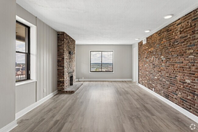 2BR, 2BA - 1,070SF - Living Room - 44 Wyoming Street