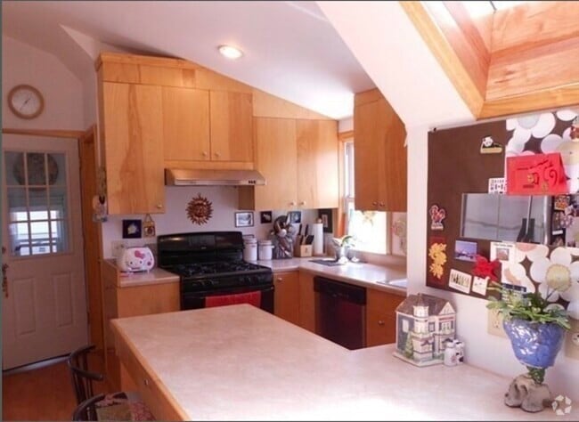 Building Photo - 20 Walden St Rental