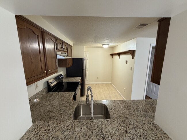 Photo - 542 Hollyberry Way