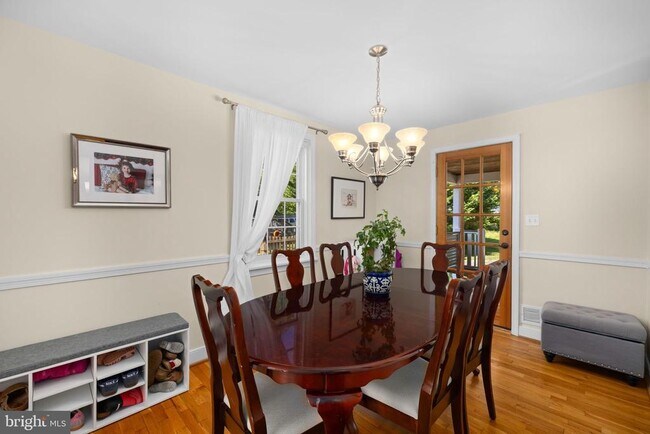 Photo - 2929 Stuart Dr