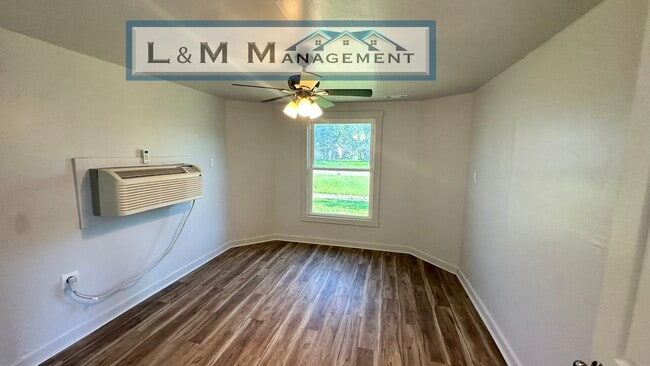 Photo - 129 E Ave E St
