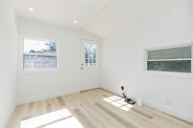 Photo - 9445 Cardy St