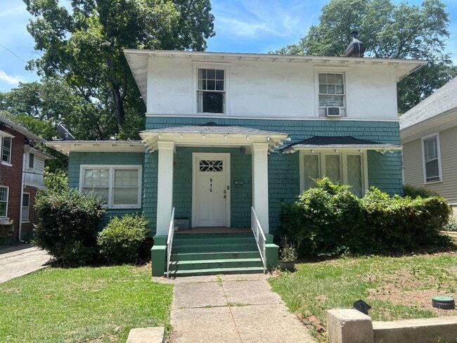 Building Photo - 915 Laurens St