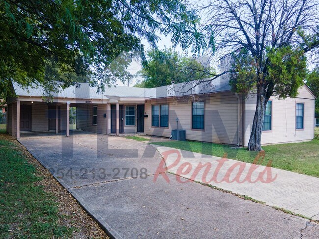 Building Photo - 2005 Elkins Ave Unit 2005