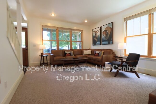 Photo - 577 W Jefferson Ave