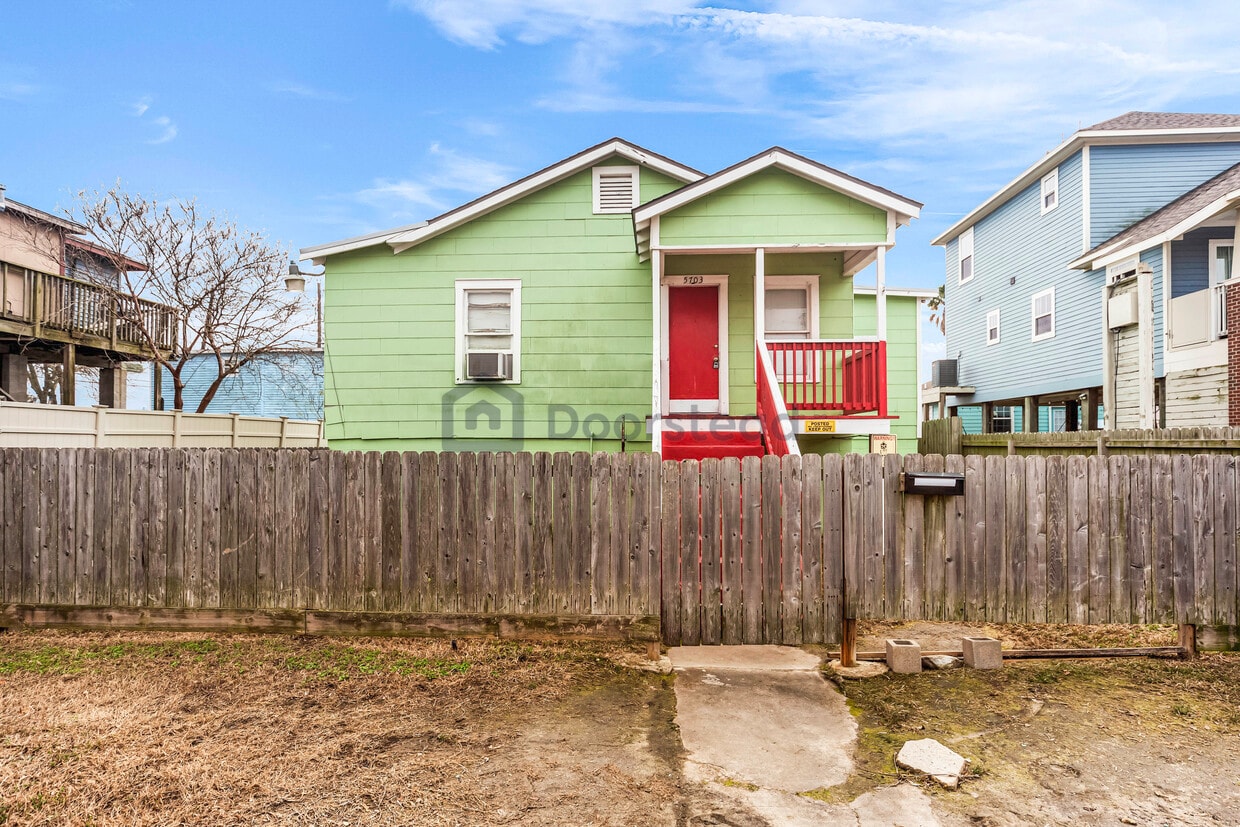 Photo - 5703 Avenue Q (Galveston, TX)