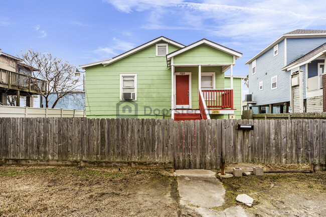 Building Photo - 5703 Avenue Q Rental