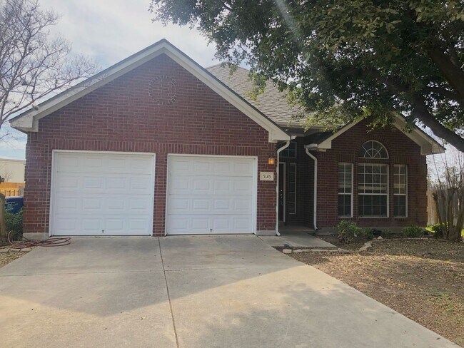 Building Photo - Stunning single story in gated community