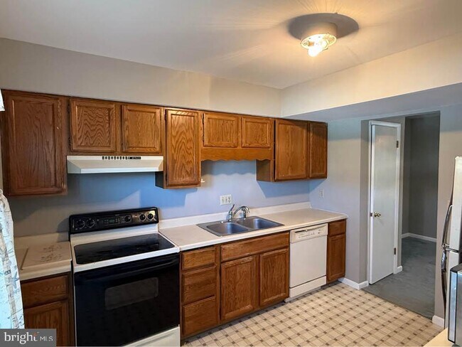 Photo - 1145 Pheasant Dr N