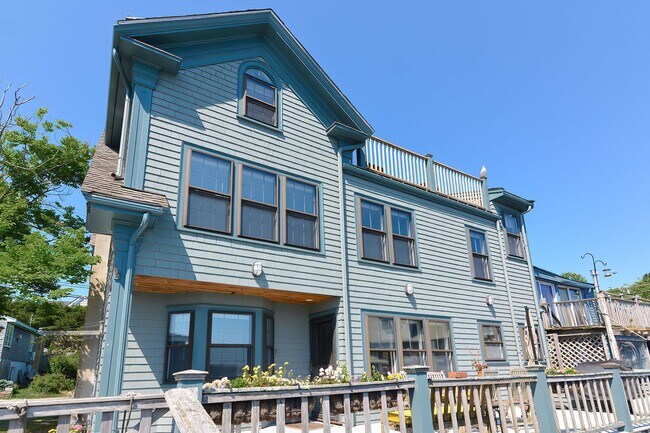 Photo - Winter Rental: Waterfront 3 Bed/3 Bath on Rocky Neck Unit Winter Rental: The Gallery
